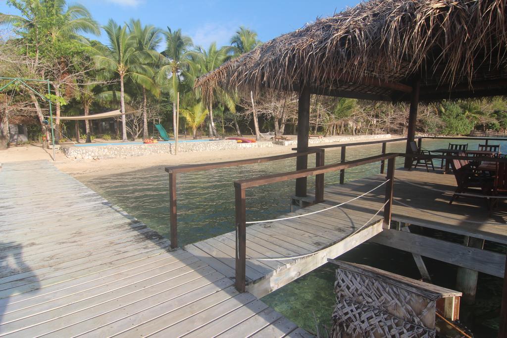 Tongan Beach Resort Utungake Exteriör bild