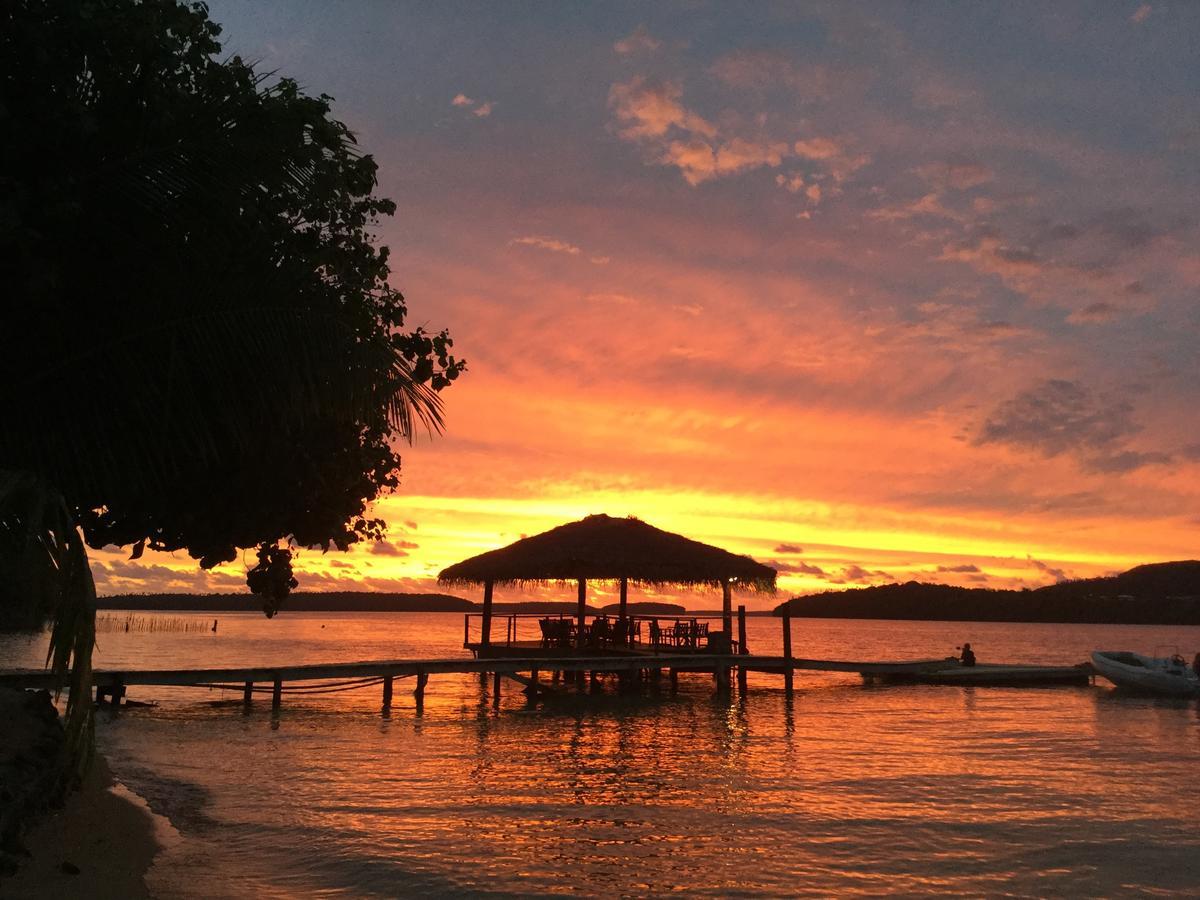 Tongan Beach Resort Utungake Exteriör bild