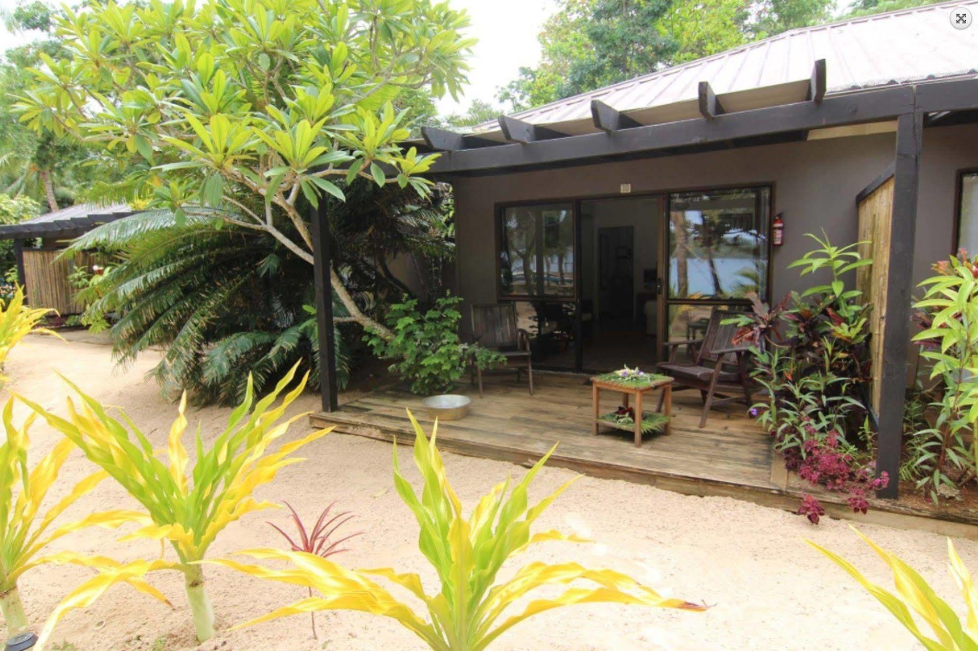 Tongan Beach Resort Utungake Exteriör bild